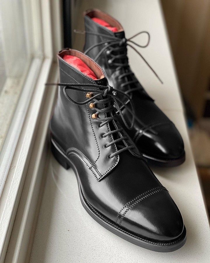 Zalcaro Black Leather Cap Toe Derby Boots crafted from premium full-grain leather with classic Derby open-lacing, polished black finish, cap-toe detailing, and Italian-inspired craftsmanship.